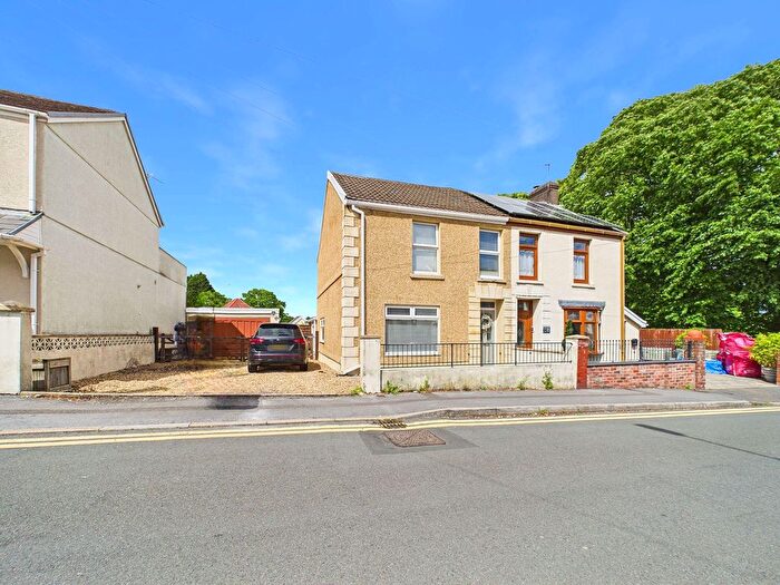 3 Bedroom Semi-Detached House For Sale In Bryngwyn Road, Llanelli, SA14