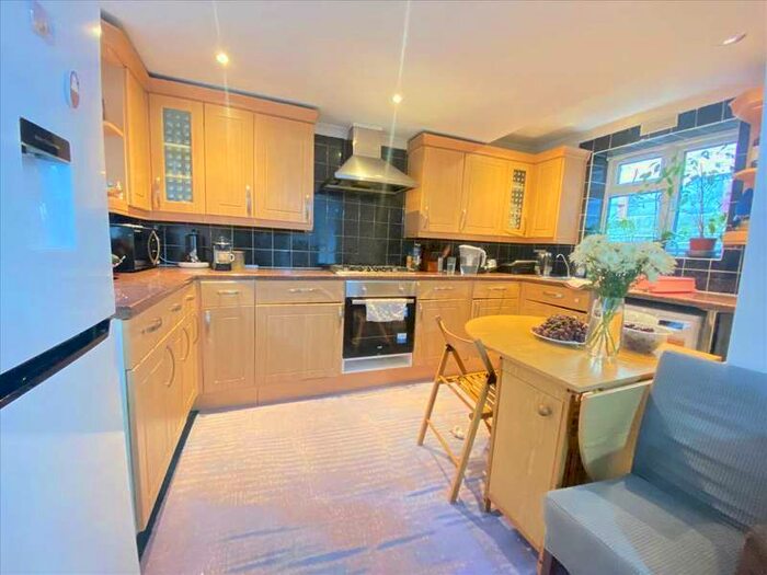 2 Bedroom Apartment To Rent In Denmark Road, West Ealing, W13