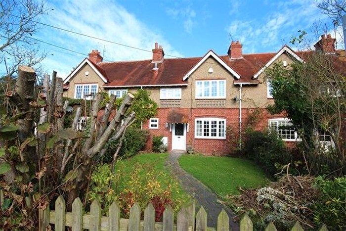 3 Bedroom Terraced House For Sale In Broad Common Road, Hurst, Reading, Berkshire, RG10