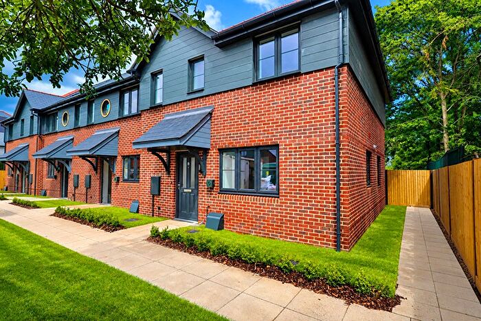 3 Bedroom End Of Terrace House For Sale In Florence Close, Send, Woking, Surrey, GU23