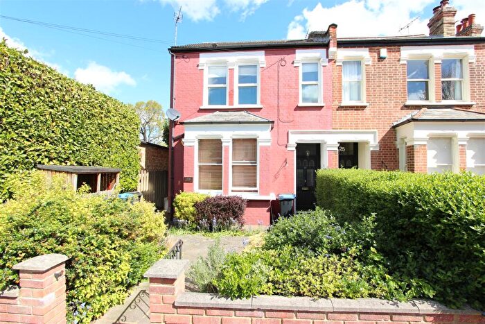 3 Bedroom Flat For Sale In Radcliffe Road, Winchmore Hill, London, N21