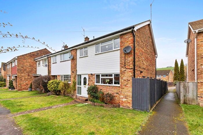 3 Bedroom Semi-detached House For Sale In Du Pre Walk, Wooburn Green, HP10