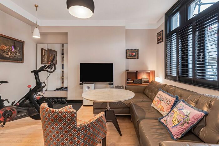 1 Bedroom Flat To Rent In Waldemar Avenue, London, SW6