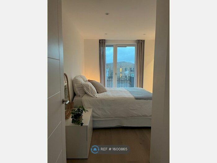 2 Bedroom Flat To Rent In Penn Street, London, N1