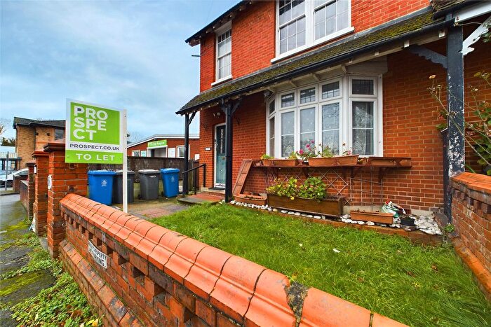 2 Bedroom Maisonette To Rent In Kings Grove, Maidenhead, Berkshire, SL6