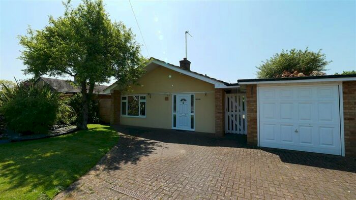 3 Bedroom Bungalow To Rent In Lea Road, Hemingford Grey, PE28