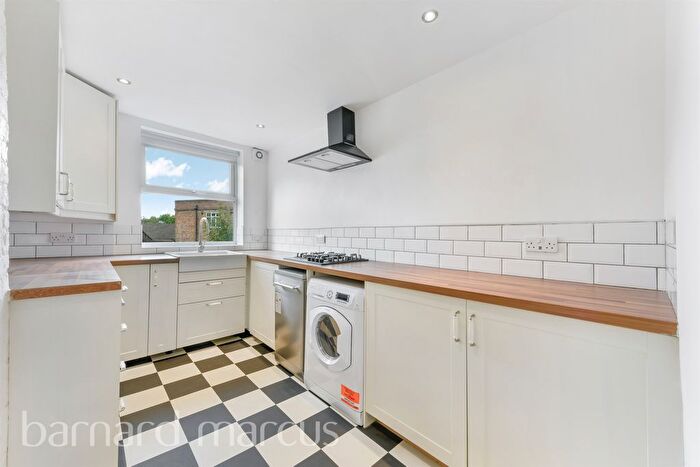 2 Bedroom Flat For Sale In Eardley Road, London, SW16