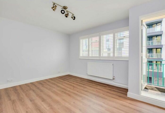 3 Bedroom Flat To Rent In Abbots Manor, London, SW1V