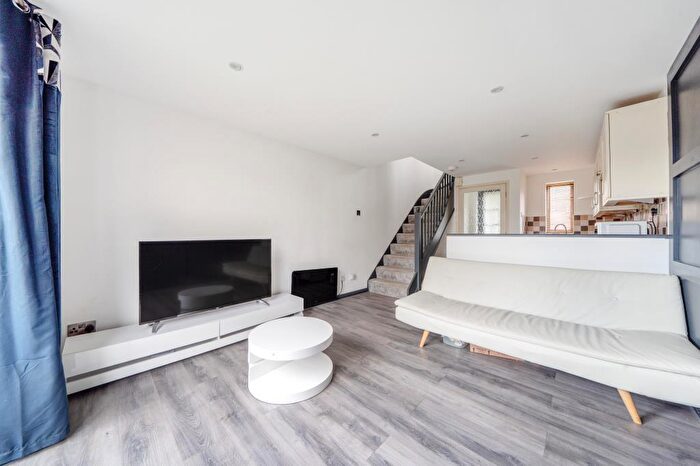 1 Bedroom Semi-Detached House To Rent In Spruce Drive, Bicester, OX26