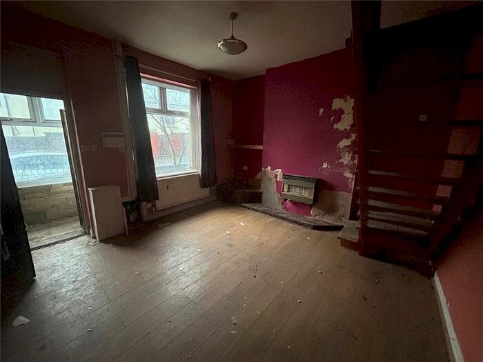 2 Bedroom Terraced House For Sale In Clyde Street, Watersheddings, Oldham, OL1
