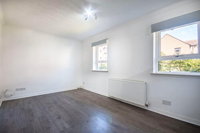 1 Bedroom Bungalow To Rent In L The Paddockholm, Edinburgh, EH12