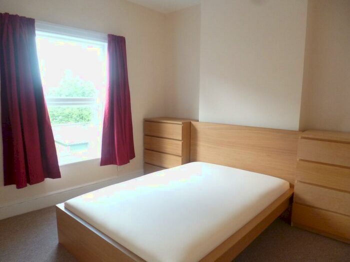 1 Bedroom Flat To Rent In Gray Street (st Floor), Loughborough, LE11