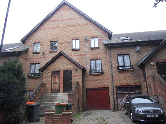 4 Bedroom Town House To Rent In Routh Street, Beckton, E. Xx, E6
