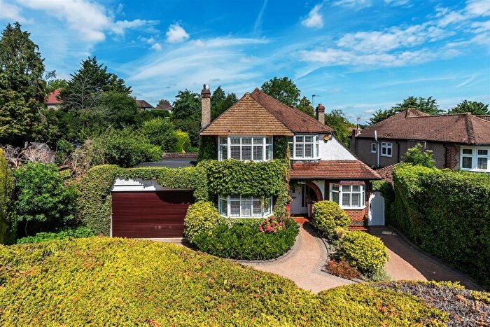 4 Bedroom Detached House For Sale In Nonsuch Walk, Cheam, SM2