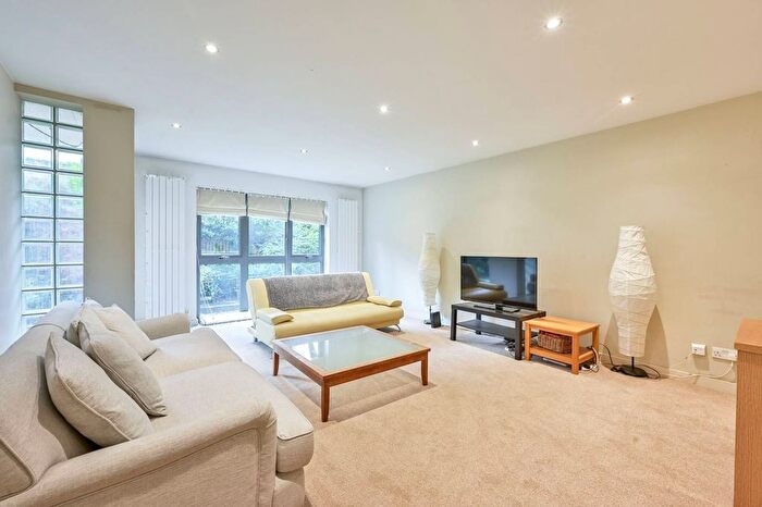 3 Bedroom Flat For Sale In Putney Hill, Putney, London, SW15