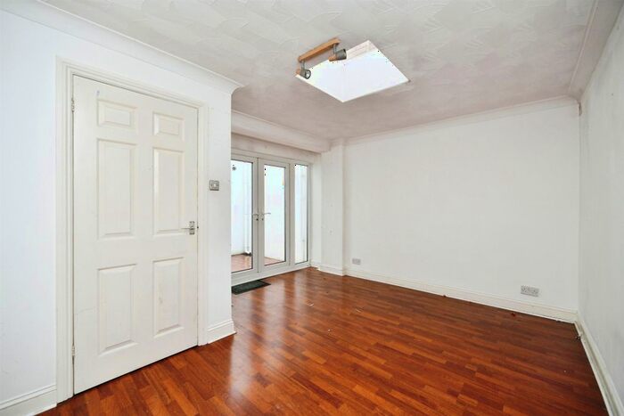 2 Bedroom Mews To Rent In Eastern Road, Brighton, BN2