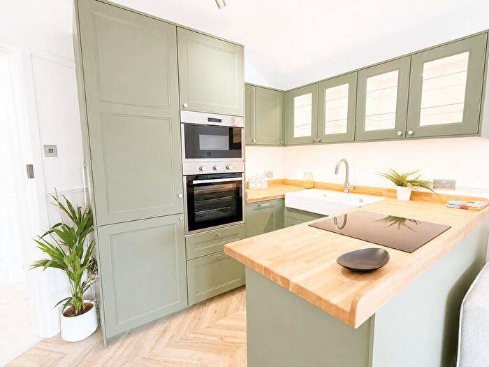 2 Bedroom Flat For Sale In Charminster Road, Bournemouth, BH8