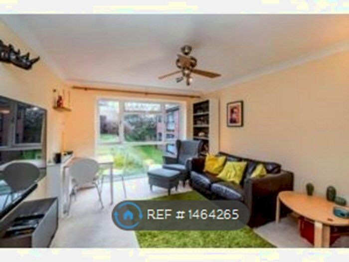2 Bedroom Flat To Rent In Kaybridge Close, High Wycombe, HP13