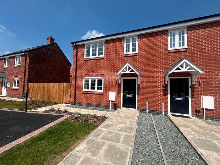 4 Bedroom Semi-Detached House For Sale In Melodeon Mews, Nuneaton, CV11