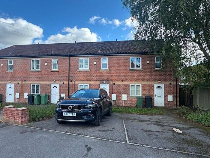 3 Bedroom Terraced House To Rent In Kimberley Road, Harehills, Leeds, LS9