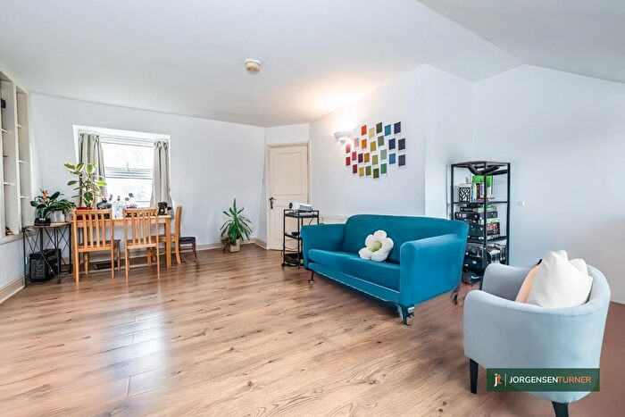 2 Bedroom Flat For Sale In Tunis Road, Shepherds Bush, W12