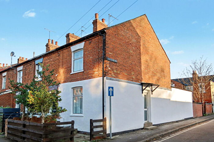 2 Bedroom End Of Terrace House For Sale In Junction Road, Banbury, OX16