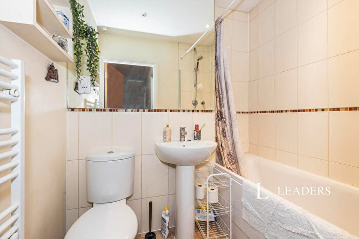 2 Bedroom Apartment To Rent In Holmesdale Road, Reigate, RH2