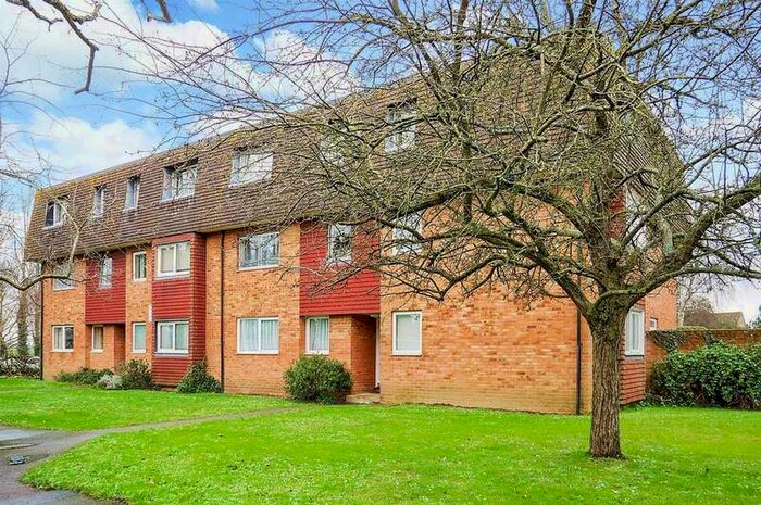 2 Bedroom Flat To Rent In Elm Grove South, Barnham, PO22