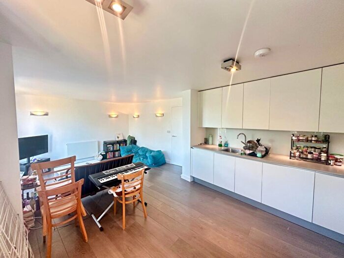 2 Bedroom Apartment To Rent In Amersham Road, New Cross, SE14