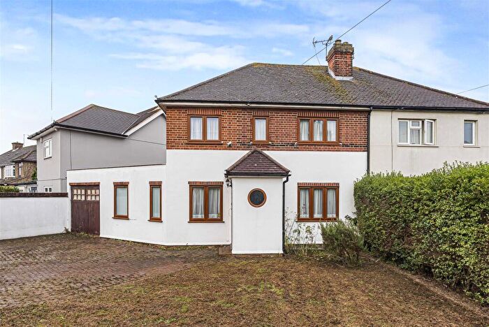 5 Bedroom Semi-Detached House For Sale In Stortford Road, Hoddesdon, EN11