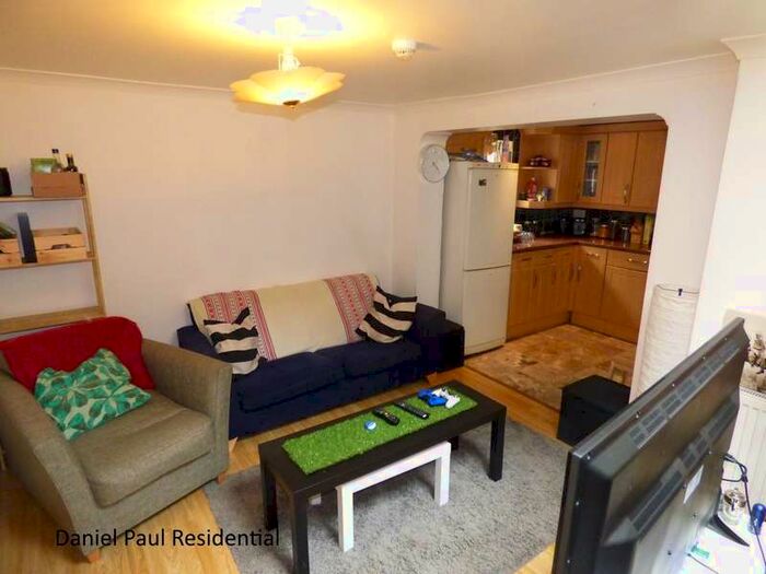 2 Bedroom Flat To Rent In Denmark Road, W13