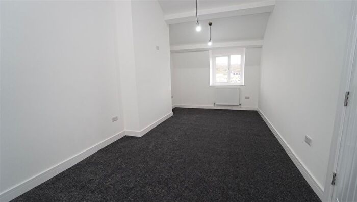 1 Bedroom Flat To Rent In Atkinson Street, Shipley, BD18