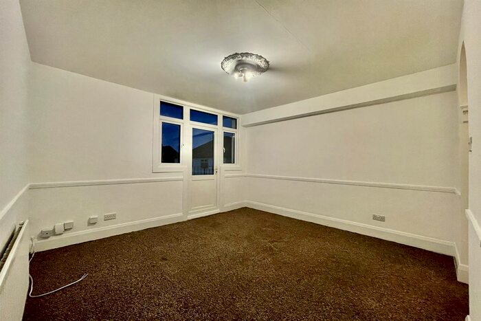 2 Bedroom Flat To Rent In Hamstel Road, Southend-On-Sea, SS2