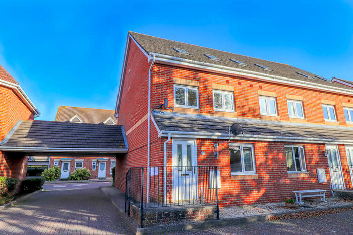 2 Bedroom Maisonette Flat To Rent In The Tollgate, Fareham, PO16