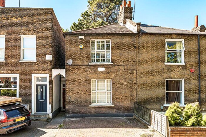 3 Bedroom Semi-Detached House To Rent In Charlton Lane, Charlton, SE7