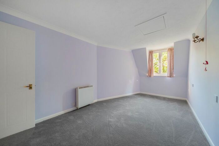 1 Bedroom Flat For Sale In Lords Bridge Court, Mervyn Road, Shepperton, TW17