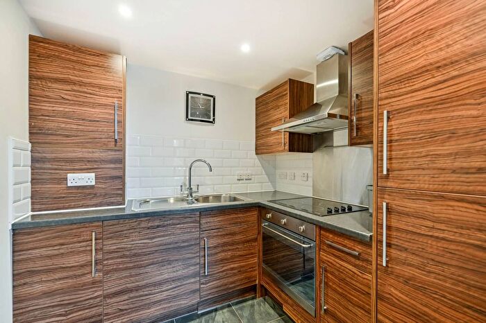 1 Bedroom Flat To Rent In Whitton Road, Twickenham, TW1