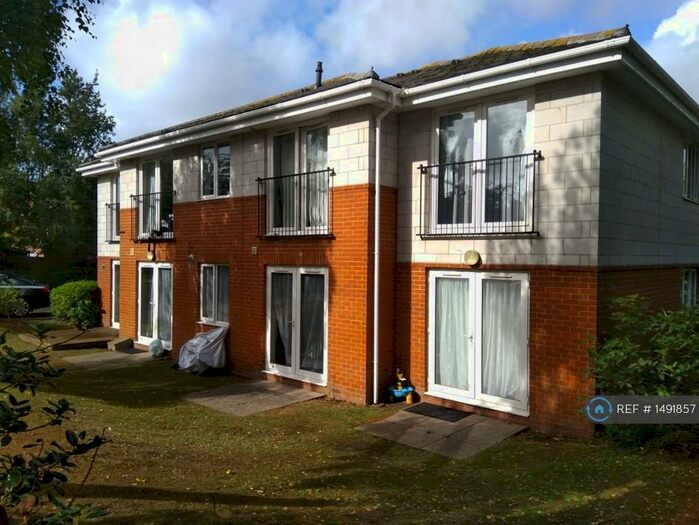 2 Bedroom Flat To Rent In Elm Grange, Poole, BH15