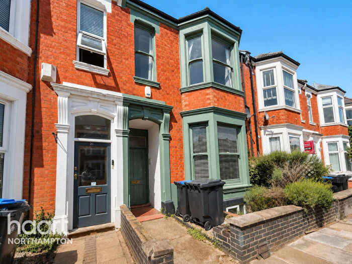 3 Bedroom Flat For Sale In Birchfield Road, Northampton, NN1