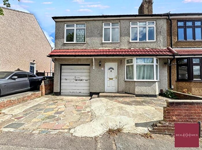 4 Bedroom Semi Detached House To Rent In Dryhill Road, Belvedere, DA17