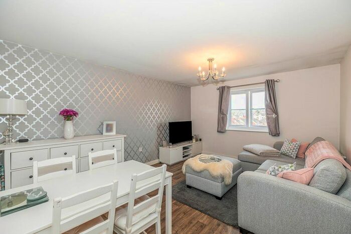 2 Bedroom Flat For Sale In Forge Drive, Chesterfield, Derbyshire, S40
