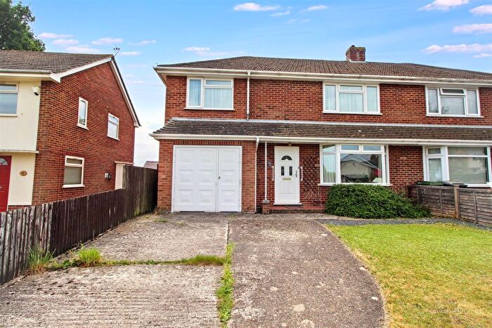 3 Bedroom Semi Detached House For Sale In Wittenham Avenue, Tilehurst, Reading, RG31