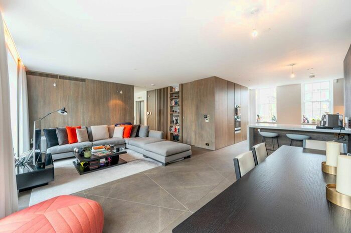 3 Bedroom Flat To Rent In Bolsover Street, Marylebone, London, W1W