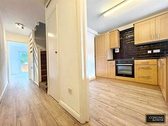 3 Bedroom Town House For Sale In Silver Way, Wickford, SS11