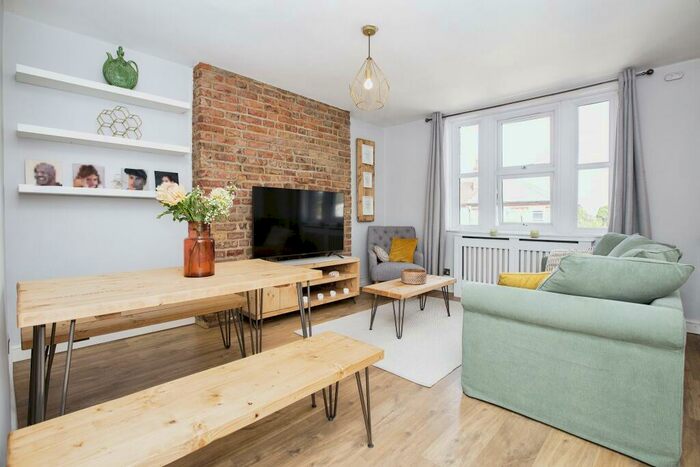 1 Bedroom Apartment To Rent In North Birkbeck Road, Leyton, E11