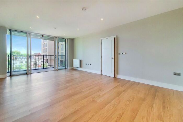 1 Bedroom Flat To Rent In Greyhound Parade, Wimbledon Grounds, London, SW17