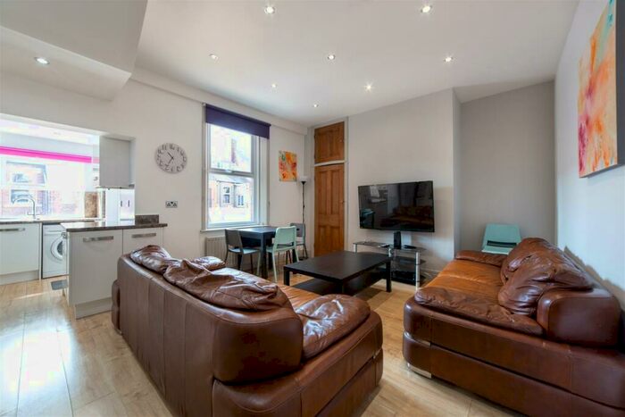6 Bedroom Terraced House To Rent In £pppw - Hunters Road, Spital Tongues, Newcastle Upon Tyne, NE2