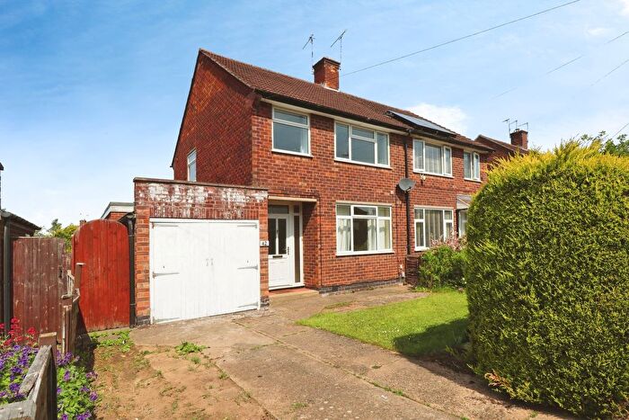 3 Bedroom Semi-Detached House For Sale In Hillary Road, Rugby, CV22