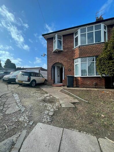 3 Bedroom End Of Terrace House To Rent In Wyvern Close, Luton, Bedfordshire, LU4