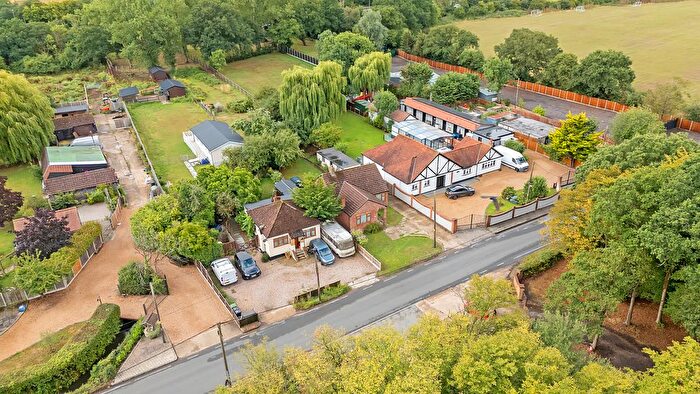 2 Bedroom Bungalow For Sale In Dunton Road, Billericay, CM12